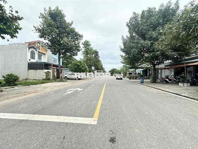 Kẹt tiền bán gấp lô đất 300m2/730Triệu gần chợ Chánh Phú Hoà,Bến Cát