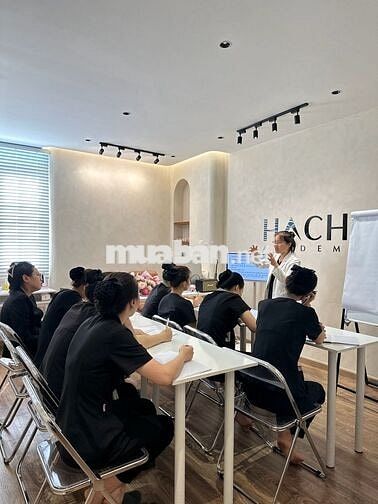 DIỆU NGỮ SPA TUYỂN KTV CÓ KN NẶN MỤN BẰNG TAY