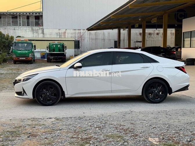 Hyundai Elantra 1.6 đặc biệt 2024