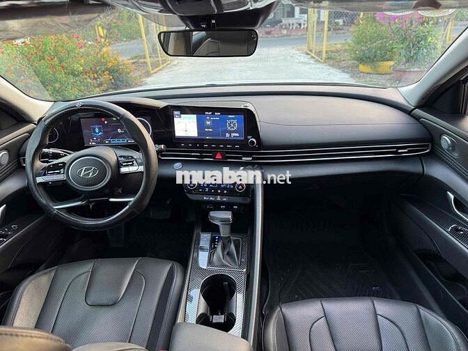 Hyundai Elantra 1.6 đặc biệt 2024