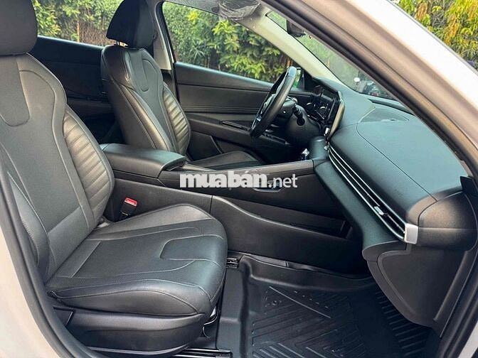 Hyundai Elantra 1.6 đặc biệt 2024
