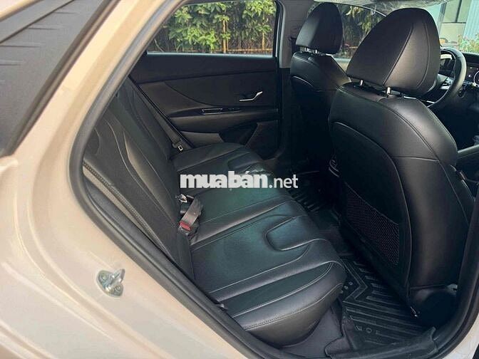 Hyundai Elantra 1.6 đặc biệt 2024