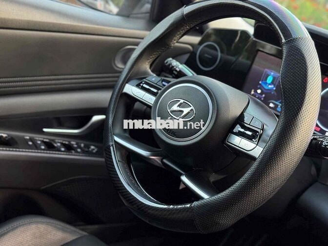 Hyundai Elantra 1.6 đặc biệt 2024
