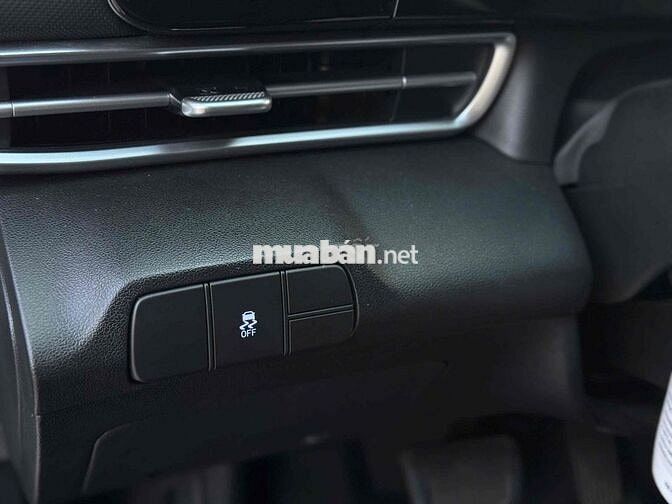 Hyundai Elantra 1.6 đặc biệt 2024