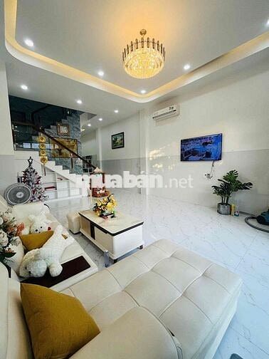 Nhà mới 3 lầu 4pn trục chính KdC Hưng pHú 1