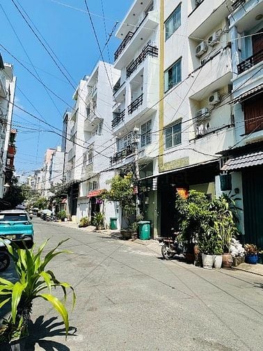 Mặt tiền đường 12m, CMT8 Quận 3 - 100m2( 12x10 ) 4 tầng 14P cho thuê
