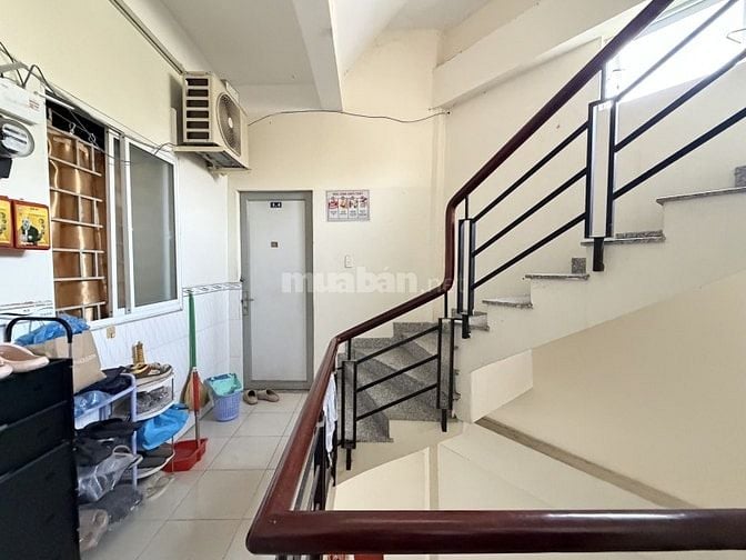 Mặt tiền đường 12m, CMT8 Quận 3 - 100m2( 12x10 ) 4 tầng 14P cho thuê