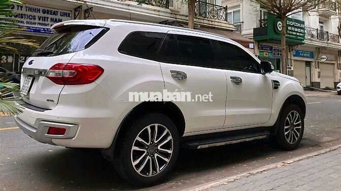 Ford Everest bản Titanium full 2 cầu SX 2019