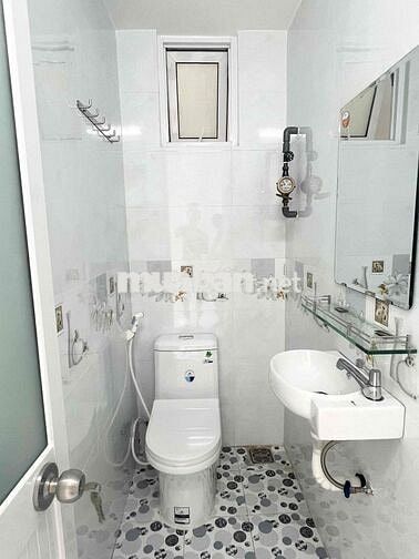 Phòng Ban Công Riêng, Mới, sạch, Đẹp Gần Chợ Thủ Đức