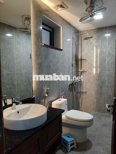 cho thuê nhà 3 tầng đường Trần Can ngay sân bay , diện tích 170m2
