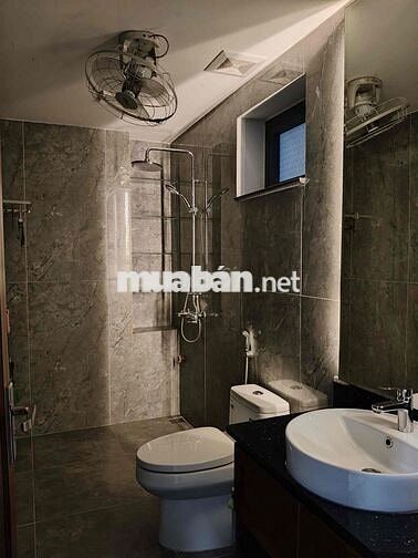 cho thuê nhà 3 tầng đường Trần Can ngay sân bay , diện tích 170m2