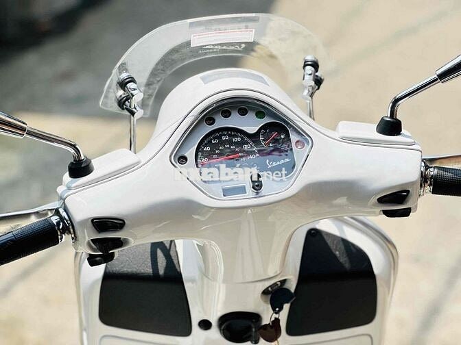 Piaggio Vespa GTS 125CC 2015 Trắng