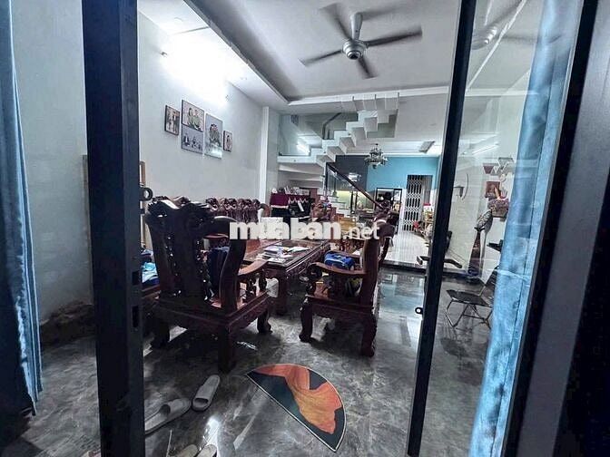 CHO THUÊ NHÀ ĐÔNG HOÀ NGAY LÀNG ĐẠI HỌC 3 LẦU ĐƯỜNG NHỰA VỈA HÈ
