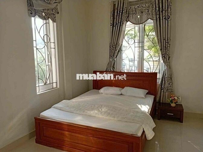Cho thuê nhà 3 tầng 5pn Đường Dương Đình Nghệ gần biển