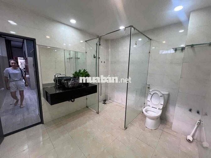 KIỆT OTO 2 MT ÔNG ÍCH KHIÊM, 2TẦNG