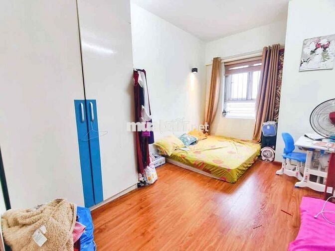 Tập thể 120m2 sổ đỏ tầng 2 phố Tôn thất Tùng nhà đẹp 3 ngủ ô tô đỗ cưa