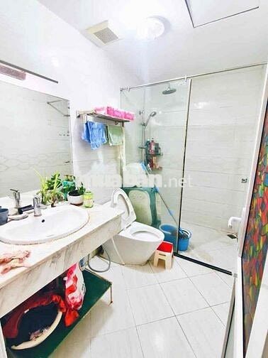 Tập thể 120m2 sổ đỏ tầng 2 phố Tôn thất Tùng nhà đẹp 3 ngủ ô tô đỗ cưa