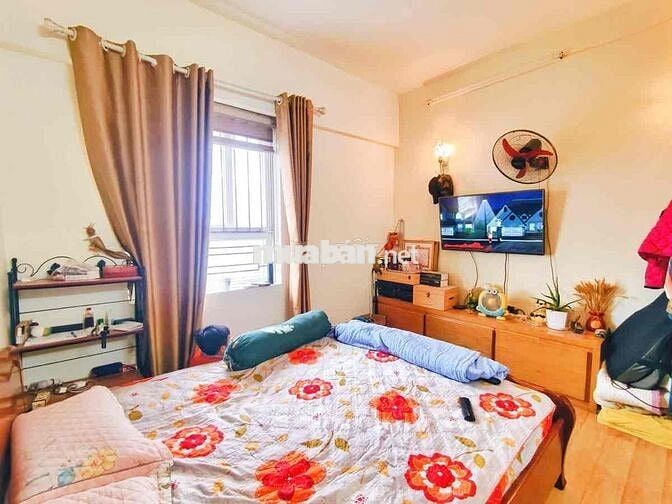 Tập thể 120m2 sổ đỏ tầng 2 phố Tôn thất Tùng nhà đẹp 3 ngủ ô tô đỗ cưa