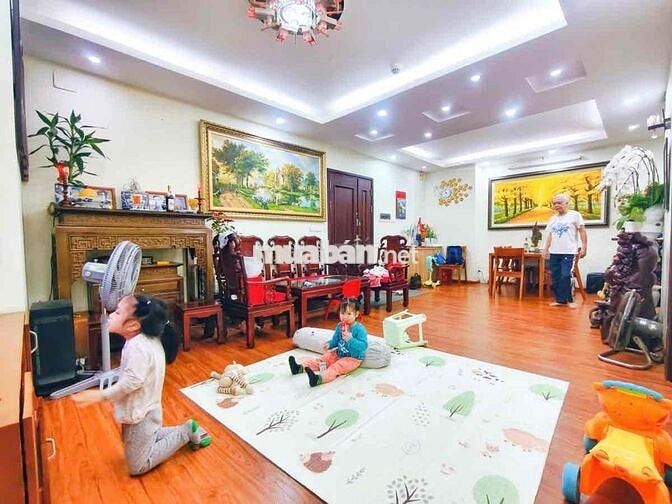 Tập thể 120m2 sổ đỏ tầng 2 phố Tôn thất Tùng nhà đẹp 3 ngủ ô tô đỗ cưa