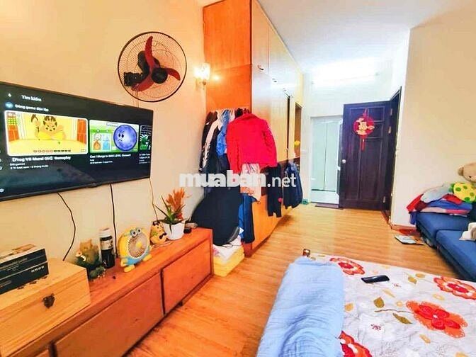 Tập thể 120m2 sổ đỏ tầng 2 phố Tôn thất Tùng nhà đẹp 3 ngủ ô tô đỗ cưa