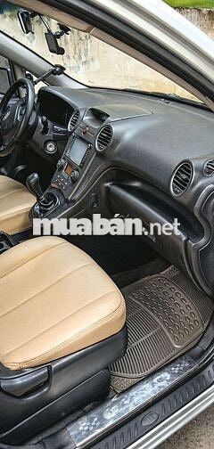 Kia Carens 2.0 MT, 2015 màu Bạc