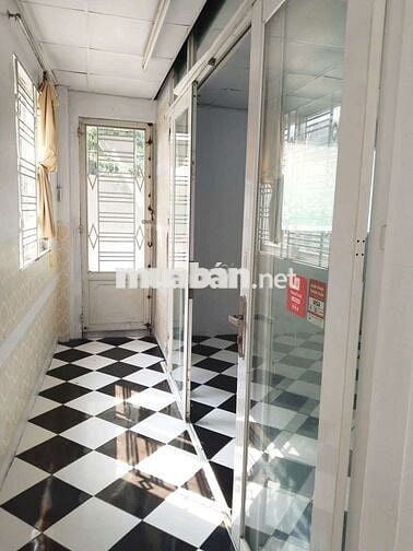 Cho thuê nhà hẻm xe tải thông-Gần Bệnh Viện QUẬN 8 4,5x20m có 2 sân