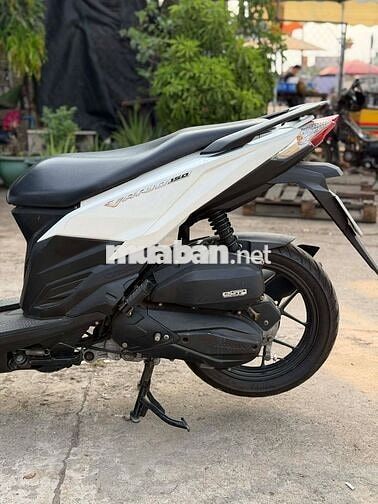 Honda Vario 150cc 2017 Trắng Zin chạm