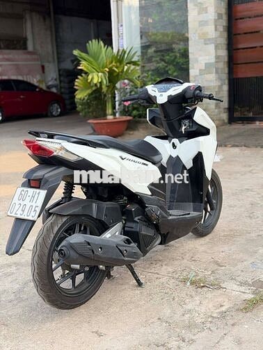 Honda Vario 150cc 2017 Trắng Zin chạm