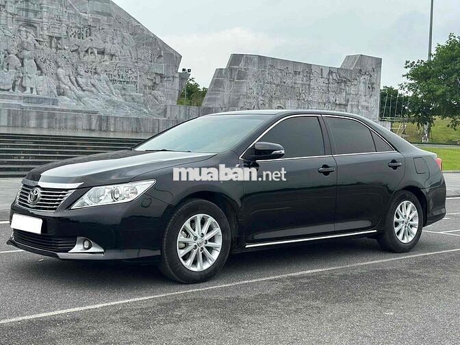 Toyota Camry 2012 2.0E Form mới