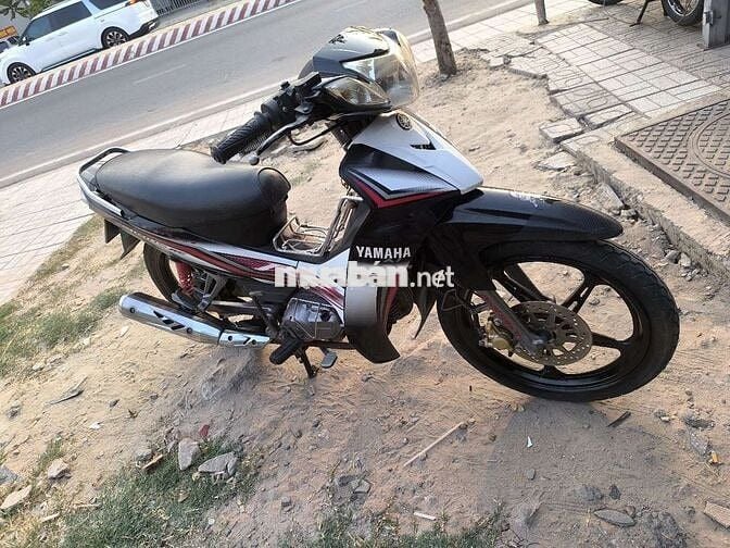 Yamaha Sirius RC Đen Trắng Đỏ