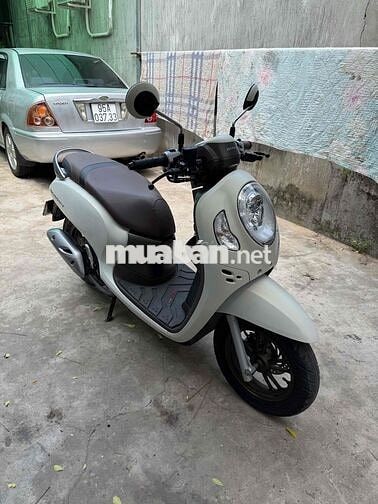 Honda Scoopy màu Trắng bs 83