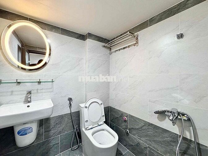 CHO THUÊ CHDV FULL NỘI THẤY RỘNG RÃI SẠCH SẼ NGAY TRUNG TÂM, SÁT Q1