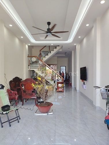 Nhà 1 trệt 2 lầu, đúc 3 tấm giá 4 tỷ