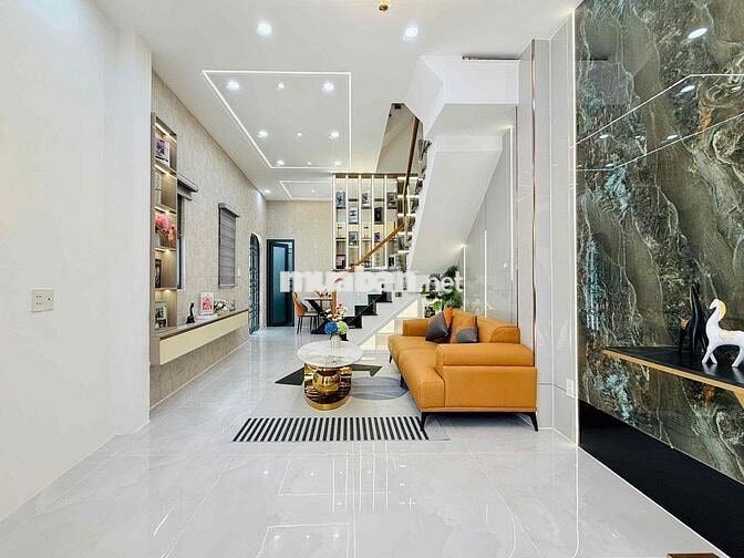 BÁN GẤP NHÀ MƠI 854/44/25 thống nhất