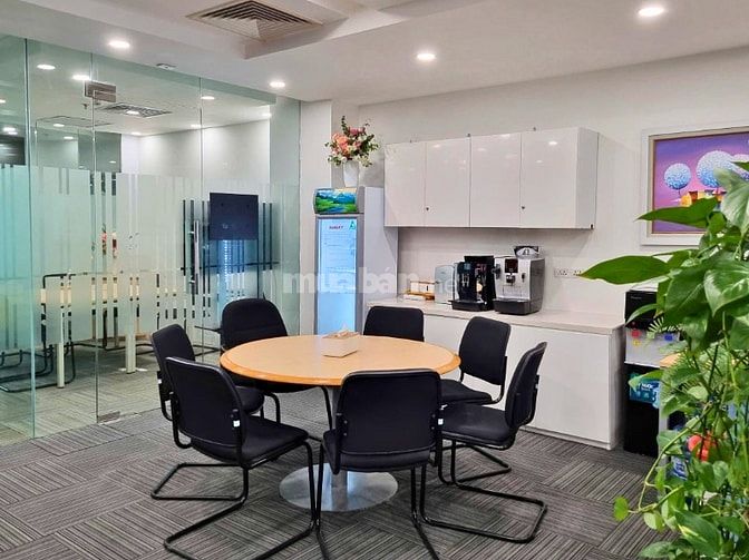 Thuê bàn làm việc riêng - không gian làm việc chung Regus Riverside