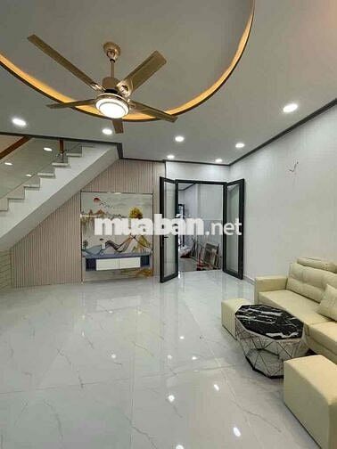 Nhà mới 2 tầng, nở hậu, 3PN, 39 m2-gần cầu Hậu Giang, 3.5 tỷ