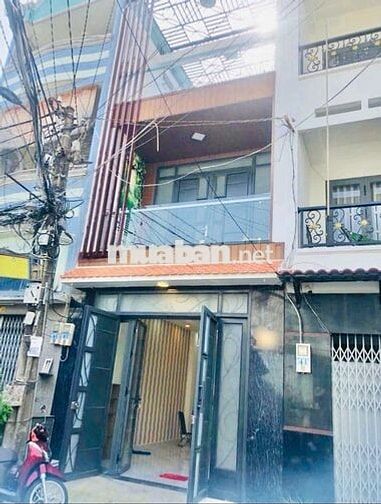 4 PHÒNG HẺM XE TẢI NGAY ỦY BAN QUẬN 