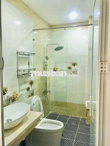 4 PHÒNG HẺM XE TẢI NGAY ỦY BAN QUẬN 