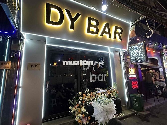 D.Y tuyển dụng phuc vu  quận 1 lethanhton