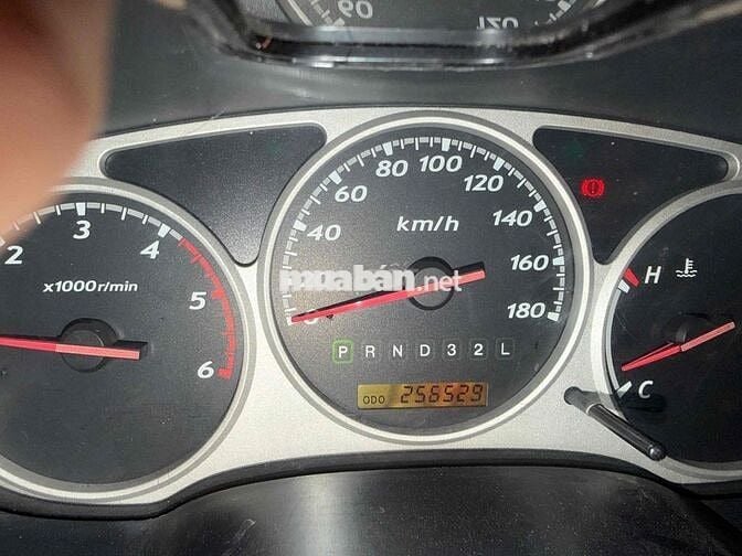 Isuzu D-Max Nâu