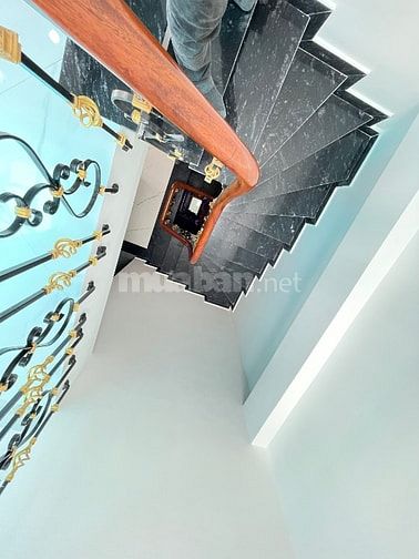 Nhà phố Tam Trinh ! thang máy nhập khẩu,lô góc ,mặt tiền rộng 