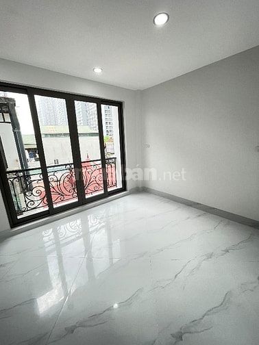 Nhà phố Tam Trinh ! thang máy nhập khẩu,lô góc ,mặt tiền rộng 