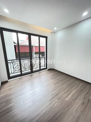 Nhà phố Tam Trinh ! thang máy nhập khẩu,lô góc ,mặt tiền rộng 