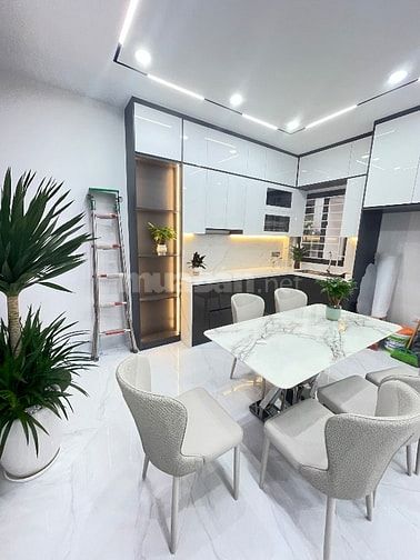 Nhà phố Tam Trinh ! thang máy nhập khẩu,lô góc ,mặt tiền rộng 