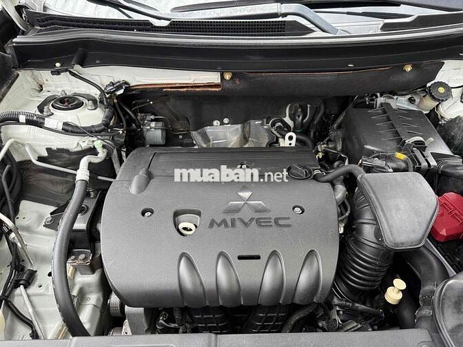 Mitsubishi Outlander 2.0 Trắng sản xuất 2019