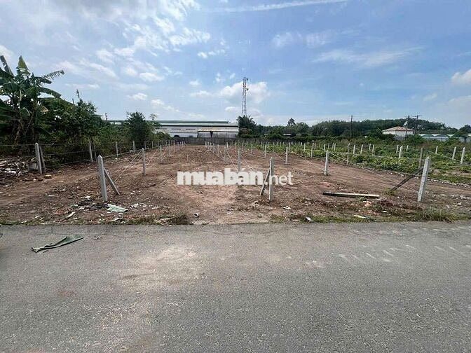 cần bán đất 400m2 sẵn thổ cư mặt tiền đường nhựa