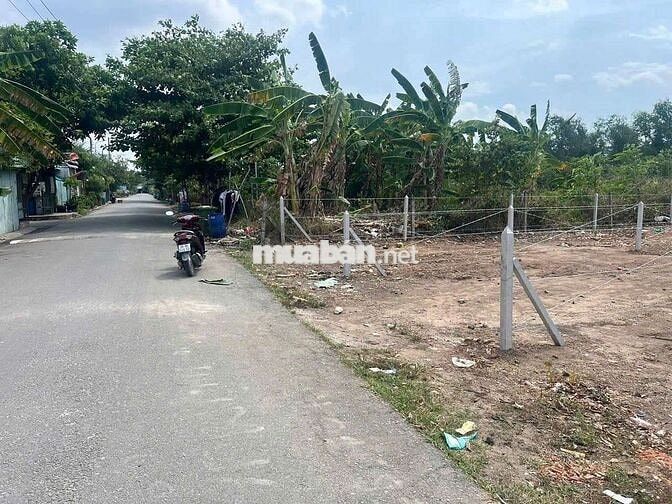 cần bán đất 400m2 sẵn thổ cư mặt tiền đường nhựa