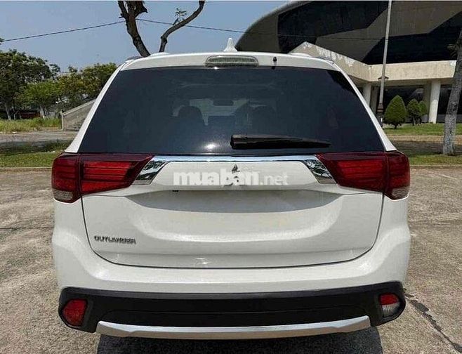 Mitsubishi Outlander 2.0 Trắng sản xuất 2019
