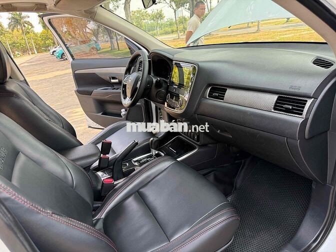 Mitsubishi Outlander 2.0 Trắng sản xuất 2019