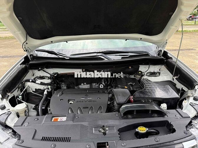 Mitsubishi Outlander 2.0 Trắng sản xuất 2019